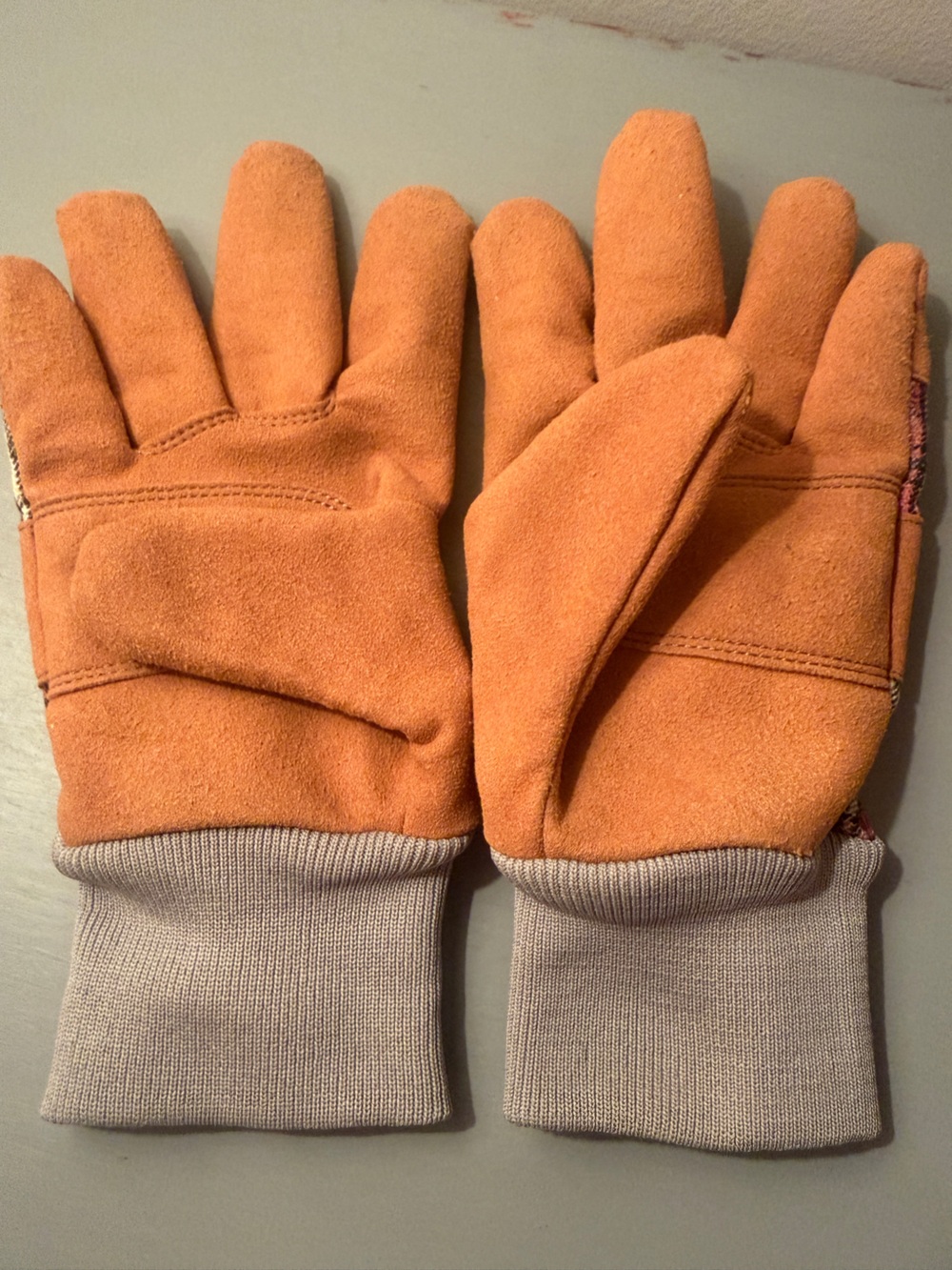 Carhartt Tan and Pink Plaid Women’s Work Gloves - Picture 2 of 6